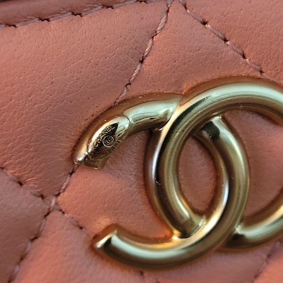 ❌SOLD❌Chanel Pink Small Vanity - Picture 8 of 15